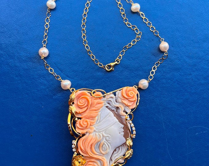 Collana Cammeo Dea Portafortuna con Perle, Scolpito a Mano su Conchiglia, Gioiello Artigianale Made in Italy, Regalo Elegante Oro 18k