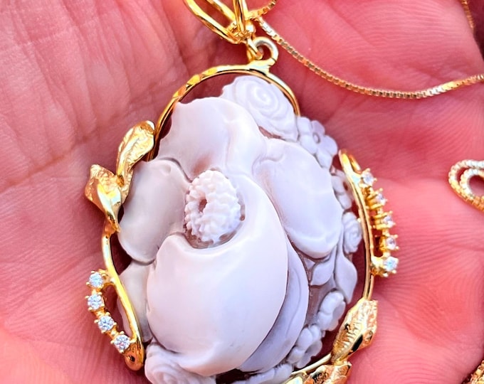 Modern floral cameo pendant, rose design, 18k gold, handmade Italy
