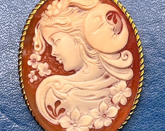 Shell Cameo Handmade, Night Nymph Design, Crescent Moon Motif, Symbol of Growth and Change, Emblem of Renewal and Hope