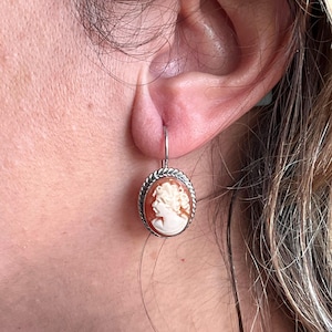 Orecchini cammeo scolpito,  pendenti eleganti, gioielli vintage, regalo raffinato