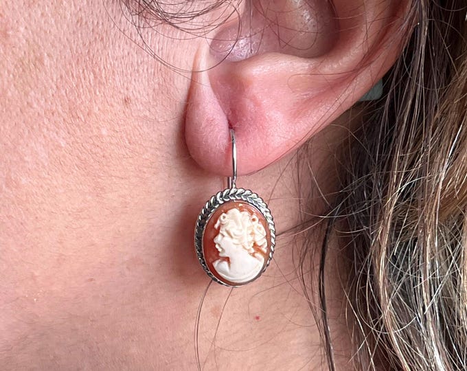 Orecchini cammeo scolpito,  pendenti eleganti, gioielli vintage, regalo raffinato