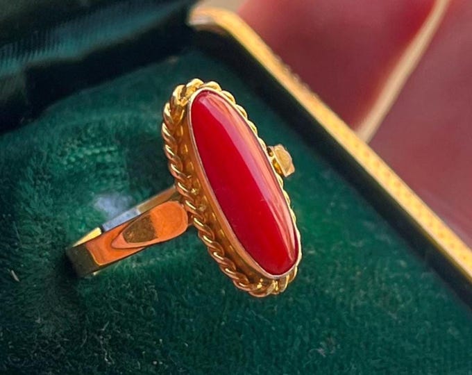 Antique Style Coral Ring: 925 Silver Yellow Gold, Size 7