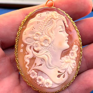 Collana cammeo artigianale stile fantasy, regalo per lei, gioiello femminile esclusivo image 3