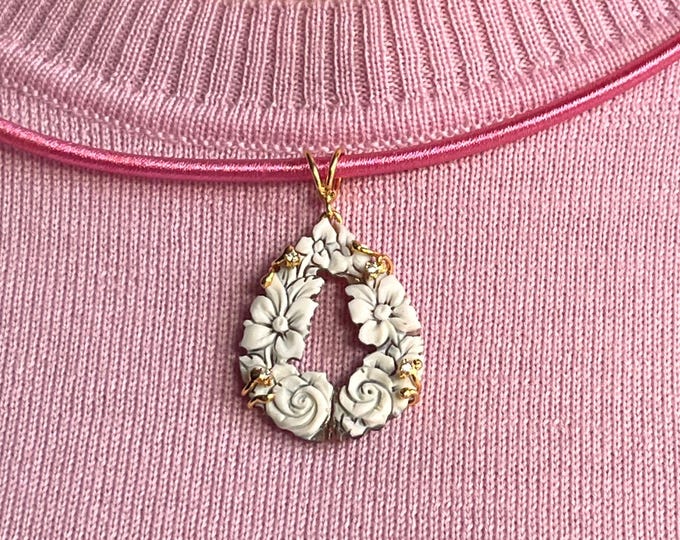 Ciondolo cammeo conchiglia incisione floreale regalo elegante per lei gioiello esclusivo natale MTO