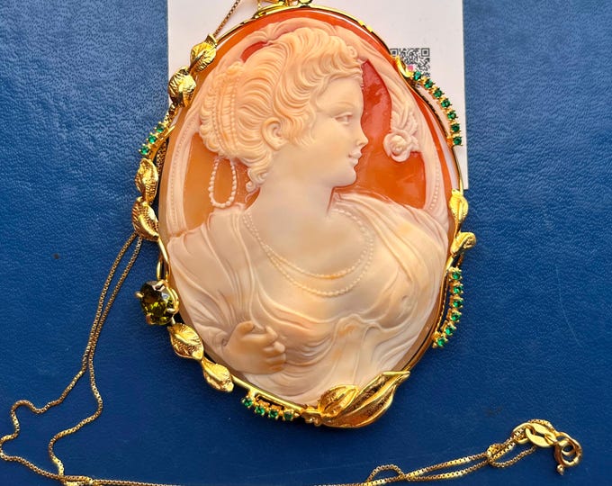 artistic cameo pendant, handmade in Italy, emerald accents, exclusive jewel