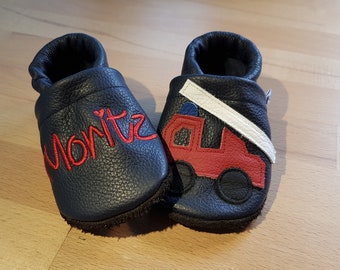 Leren pantoffels brandweer + naam, pantoffels, kruipschoenen, kleine fladderaars, pantoffels