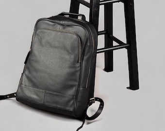 Vintage zwart leren laptoprugzak: handgemaakte koeienhuid reisknapzak, Valentijnsdagcadeau