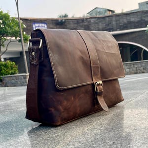 Bolso bandolera de cuero personalizado, bolso de hombro de cuero marrón hecho a mano, bolso bandolera de cuero marrón vintage, bolso mensajero de cuero, regalo para hombres.