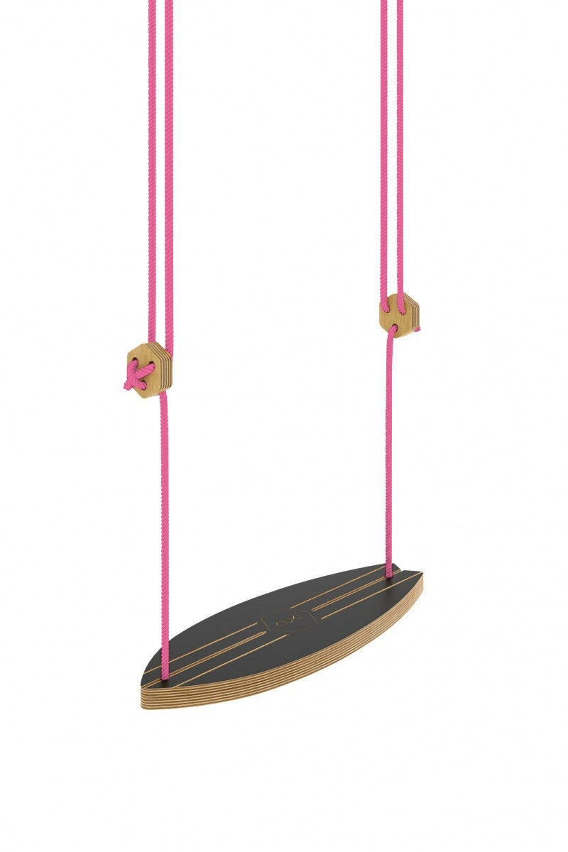 NUKI SURFBOARD Swing black with pink rope. Swing for kids. Schaukel für Kinder. balançoire pour enfants. altalena per bambini. columpio