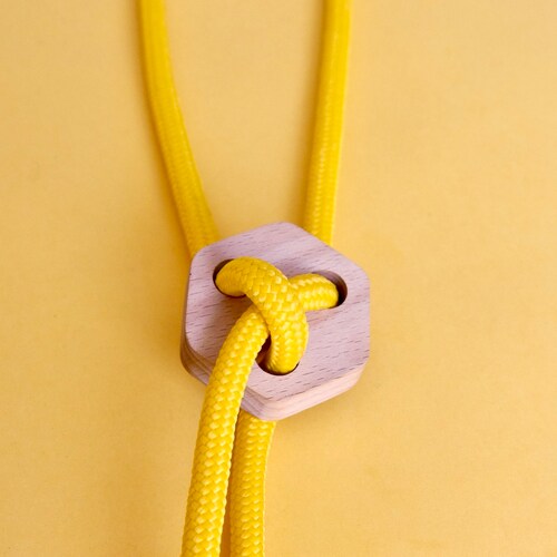 NUKI SKATEBOARD Swing white with pink rope. Swing for kids. Schaukel shops für Kinder. balançoire pour enfants. altalena per bambini. columpio