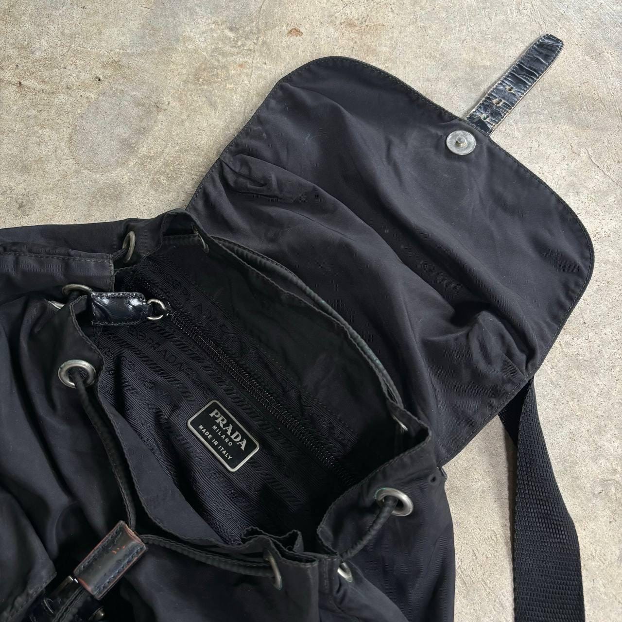 Vintage Prada Tessuto Nylon Backpack Black Triangle Logo 90s Made in Italy PRADA Tessuto Nylon Backpack Khaki Triangle Logo Vintage  main image 4