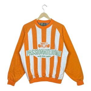 Sudadera de carreras japonesa vintage de los 90 de Sakusen Systematize para niño, cuello redondo F1 a rayas naranjas y blancas, jersey retro de moda de deportes de motor, talla M