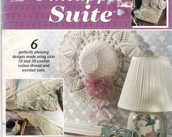 CROCHET PINEAPPLE SUITE - 6 motifs parfaitement agréables réalisés avec du coton au crochet 10 et 20 et du fil peigné - Annies Attic 19 Page Leaflet