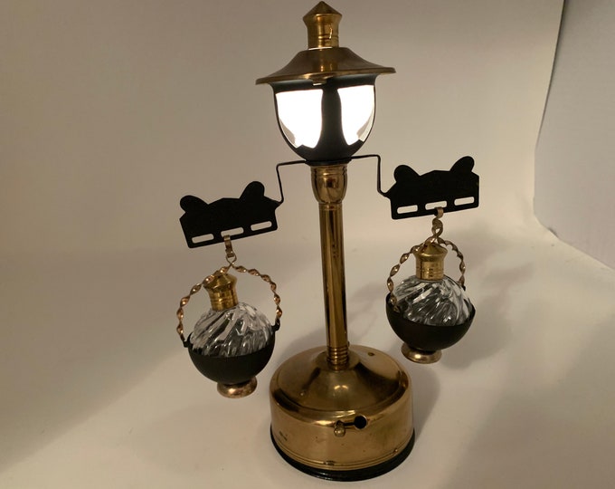 Very Unique Light up Lamp Post With Salt and Pepper Shakers Rare Find
