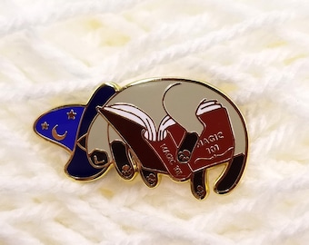 Emaille pin tovenaarskat