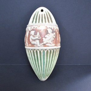 Roseville Pottery Donatello Wall Pocket Vase - Vintage Roseville Pottery - Collectible Donatello Wall Pocket Vase