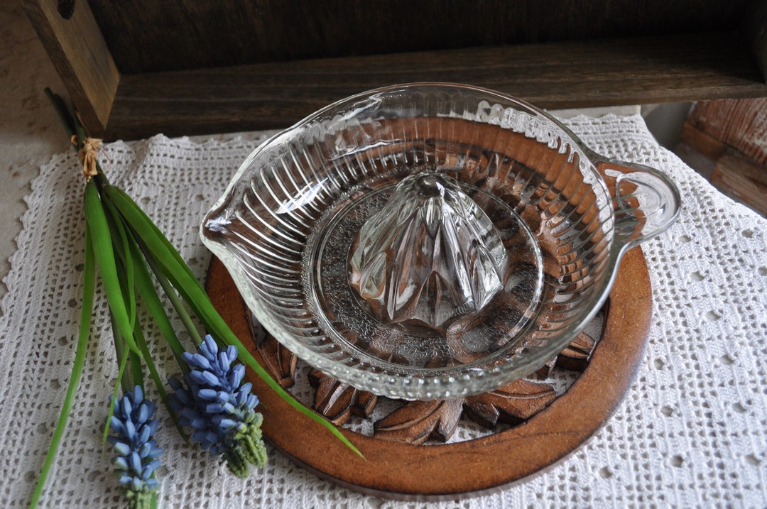 Anchor Hocking Heavy Clear Pressed Glass Hand Juicer/reamer With Handle