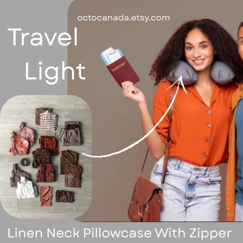 Op de afbeelding: De afbeelding toont een vrouw met een grijs nekkussen voor op reis. De tekst "Travel Light" staat links. Er is ook een verzameling opgevouwen linnen kleding te zien. De tekst "Linen Neck Pillowcase With Zipper" staat onderaan.