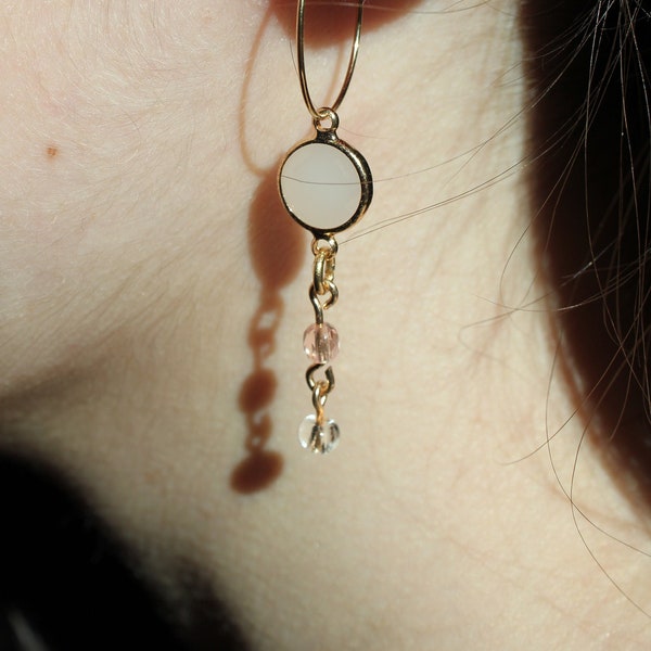 Boucles d'oreilles dorées, petites créoles, avec breloque et perles Swarovski