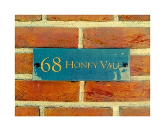 Gravierte Keramik Wandfliese Hausadresse Schild 300 mm x 100 mm - Irisch, Türnummer, Hausname, Rustikal, Maßgeschneidert, Individuell, Personalisiert