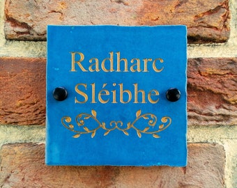Gravierte Blaue Keramik Wand Fliesen Adressschild Irish Handgemachte Quadratische Tür Nummer Hausname Rustikale Individuelle Postleitzahl Mailbox Irish