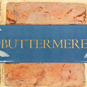 Señal de dirección de la casa Azulejo de pared de cerámica / Grabado profundo personalizado personalizado / Número de puerta del nombre de la casa / Mensaje de saludo de bienvenida del porche delantero