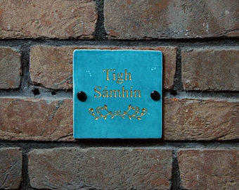 Gravierte Keramik Wandfliese Hausadresse Schild 130 mm x 130 mm - Irisch, Quadratisch, Türnummer, Hausname, Rustikal, Individuell, Personalisiert