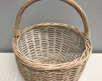 Round White Wash Shopper Wicker Shopping Basket Size (L x W x H) 27 x 25 x 17cm for Outdoors, Picnics, Easter Egg Hunts, Flowers & Book Day