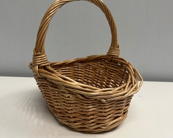 Small Child Shopping Basket - Perfect for Fancy Dress, Weddings & Easter - Size: (LxWxH) 17.5cm x15cm x5.5/8cm (17cm with handle)