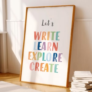 Puede incluir: Una impresión enmarcada con el texto "Let's Write Learn Explore Create" en letras de colores sobre un fondo blanco.