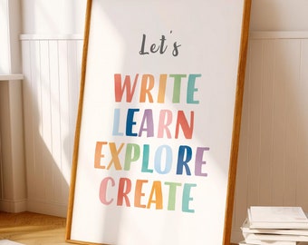 Könnte beinhalten: Ein gerahmter Druck mit dem Text "Let's Write Learn Explore Create" in bunten Buchstaben auf weißem Hintergrund.