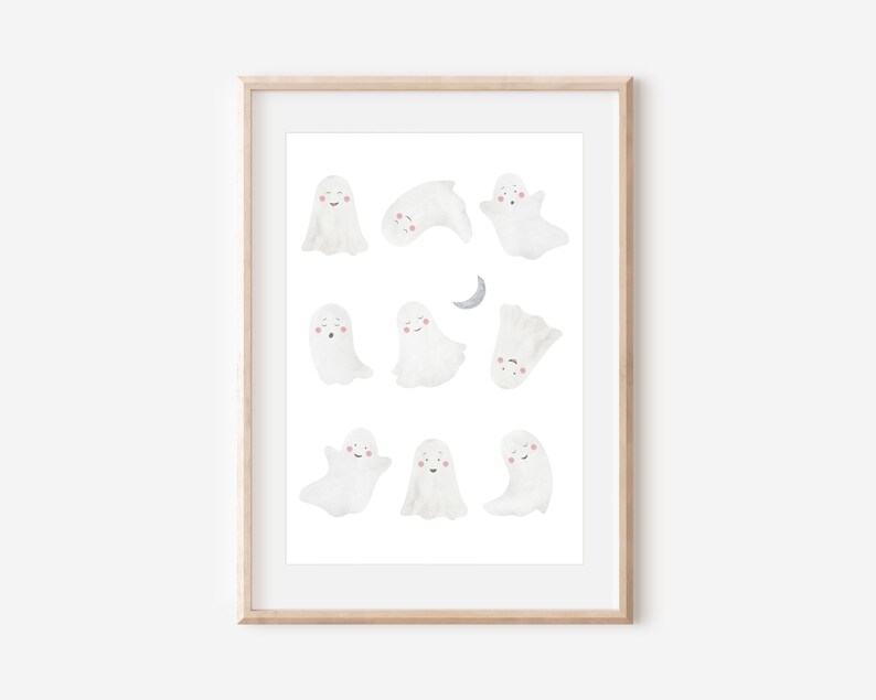 Puede incluir: Una impresi&oacute;n de arte imprimible con una ilustraci&oacute;n de acuarela de nueve fantasmas blancos con mejillas rosadas, cada uno en una pose diferente. Los fantasmas est&aacute;n dispuestos en una cuadr&iacute;cula sobre un fondo blanco. Una luna creciente est&aacute; en la esquina superior derecha.