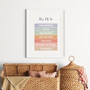 Puede incluir: Una impresi&oacute;n enmarcada con un fondo de acuarela y el texto "It's Ok to..." seguido de una lista de frases: "Make Mistakes", "Say No", "Ask for Help", "Have Bad Days", "Start Over", "Not Know Everything", y "Be Yourself".