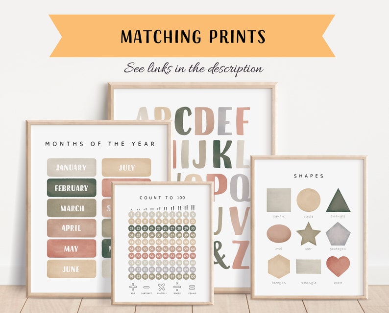 K&ouml;nnte beinhalten: Satz von vier druckbaren Postern mit p&auml;dagogischen Themen f&uuml;r Kinder. Die Poster zeigen ein farbenfrohes Alphabet, die Monate des Jahres, Formen und eine Tabelle zum Z&auml;hlen bis 100. Die Poster haben einen aquarellartigen Hintergrund in gedeckten Gr&uuml;nt&ouml;nen, Braun- und Rosat&ouml;nen.