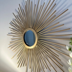Sunburst wandspiegel hangend decor in antiek gouden afwerking voor hal, geweldige familiekamer, hotel enscenering, housewarmingcadeau, cadeau