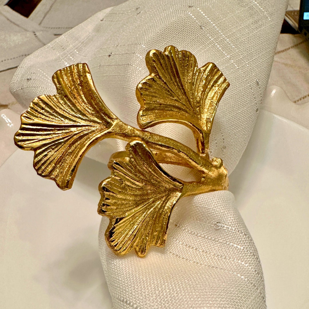 Antique Gold Napkin Rings in Leaf Design Table Setting for Christmas ...