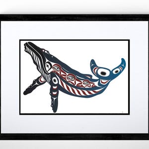 Puede incluir: Una ilustraci&oacute;n estilizada de una ballena azul y roja sobre un fondo blanco. La ballena est&aacute; representada en un estilo de arte nativo americano tradicional.