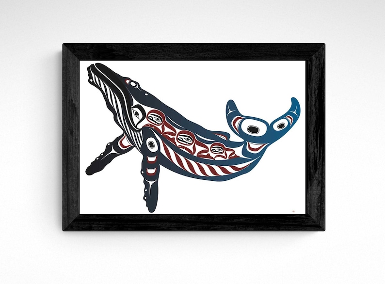 Puede incluir: Una ilustraci&oacute;n estilizada de una ballena en azul, rojo y negro. La ballena est&aacute; nadando hacia arriba con la boca abierta. El cuerpo de la ballena est&aacute; decorado con patrones geom&eacute;tricos y ojos estilizados.