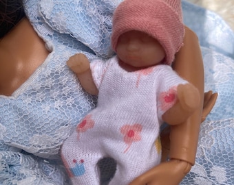Fits miniature silicone doll - white garden print newborn sleeper pieces