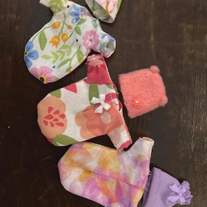 Sleeper outfits and hats for 2 1/2 inch silicone doll
