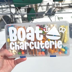 Caja de aperitivos para navegación, juego de charcutería/tabla de quesos, contenedor de almacenamiento de alimentos, aperitivos, viajes, cruceros, navegación, regalo náutico para adultos, lago, piscina y playa.