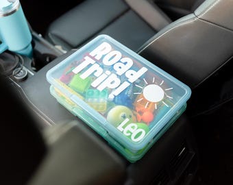 Atividades para Viagem de Carro para Crianças - Kit de Atividades de Viagem para Meninas, Atividade Sem Telas para Meninos | Brinquedo Portátil Busy Box em Formato de Carrinho, Jogo Anti-Stress, Diversão Garantida para 2+3=NÓS