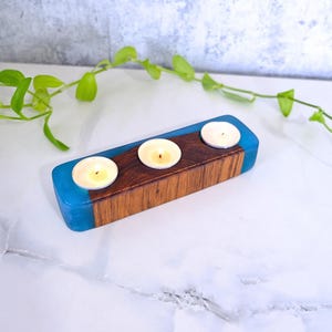 キャンドルホルダー、ブルー樹脂キャンドルホルダー、手作りのユニークなクルミ材キャンドルホルダー、新築祝いギフト、結婚祝い、イースターギフト