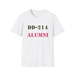 DD-214 卒業生ユニセックスソフトスタイルTシャツ - 軍事サービスTシャツ、あなたのサービスを示すシャツ、女性用サーブトゥートップ、愛国的なアパレル、退役軍人へのギフト