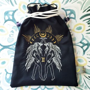 Handgemachte Aufbewahrungstasche/gestickte Tasche/Sternzeichen-Designs/Tarot-Kartenhalter-Andenken-Halter/Zwillinge-Design/handgemachte Unikat-Geschenke/Magisches Geschenk/Hexe
