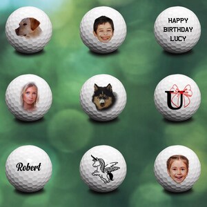 Może przedstawiać: Dziewięć białych piłek golfowych z r&oacute;żnymi wzorami. Jedna piłka ma zdjęcie psa, jedna ma zdjęcie wilka, jedna ma zdjęcie jednorożca, jedna ma zdjęcie dziewczyny, jedna ma zdjęcie chłopaka, jedna ma zdjęcie dziewczyny, jedna ma napisane słowo "Robert", jedna ma literę "U" z czerwoną kokardką, a jedna ma napis "Happy Birthday Lucy".