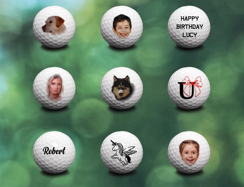 Może przedstawiać: Dziewięć białych piłek golfowych z r&oacute;żnymi wzorami. Jedna piłka ma zdjęcie psa, jedna ma zdjęcie wilka, jedna ma zdjęcie jednorożca, jedna ma zdjęcie dziewczyny, jedna ma zdjęcie chłopaka, jedna ma zdjęcie dziewczyny, jedna ma napisane słowo "Robert", jedna ma literę "U" z czerwoną kokardką, a jedna ma napis "Happy Birthday Lucy".