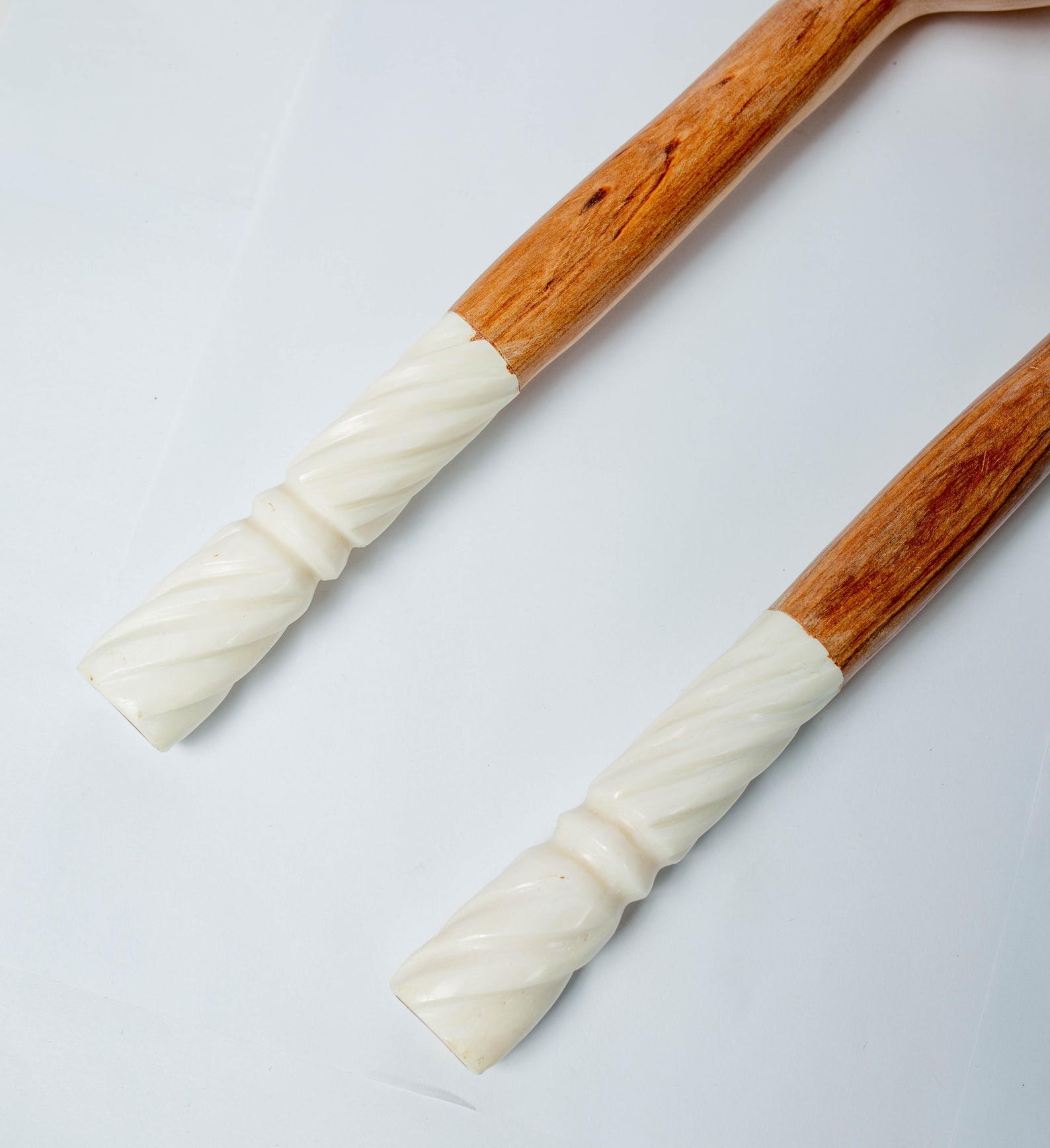 White Bone & Olive Wood Salad Servers – Handmade, Set of 2, Salad Tongs, Serving Utensils, Kitchen Accessories, Unique Gifts, Gift for Her - Savanna Curve