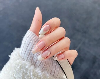 Chrome Nails | Valentines day nails | white nails | romantic nail art | french nails | press on nails | gentle nails | nude nails