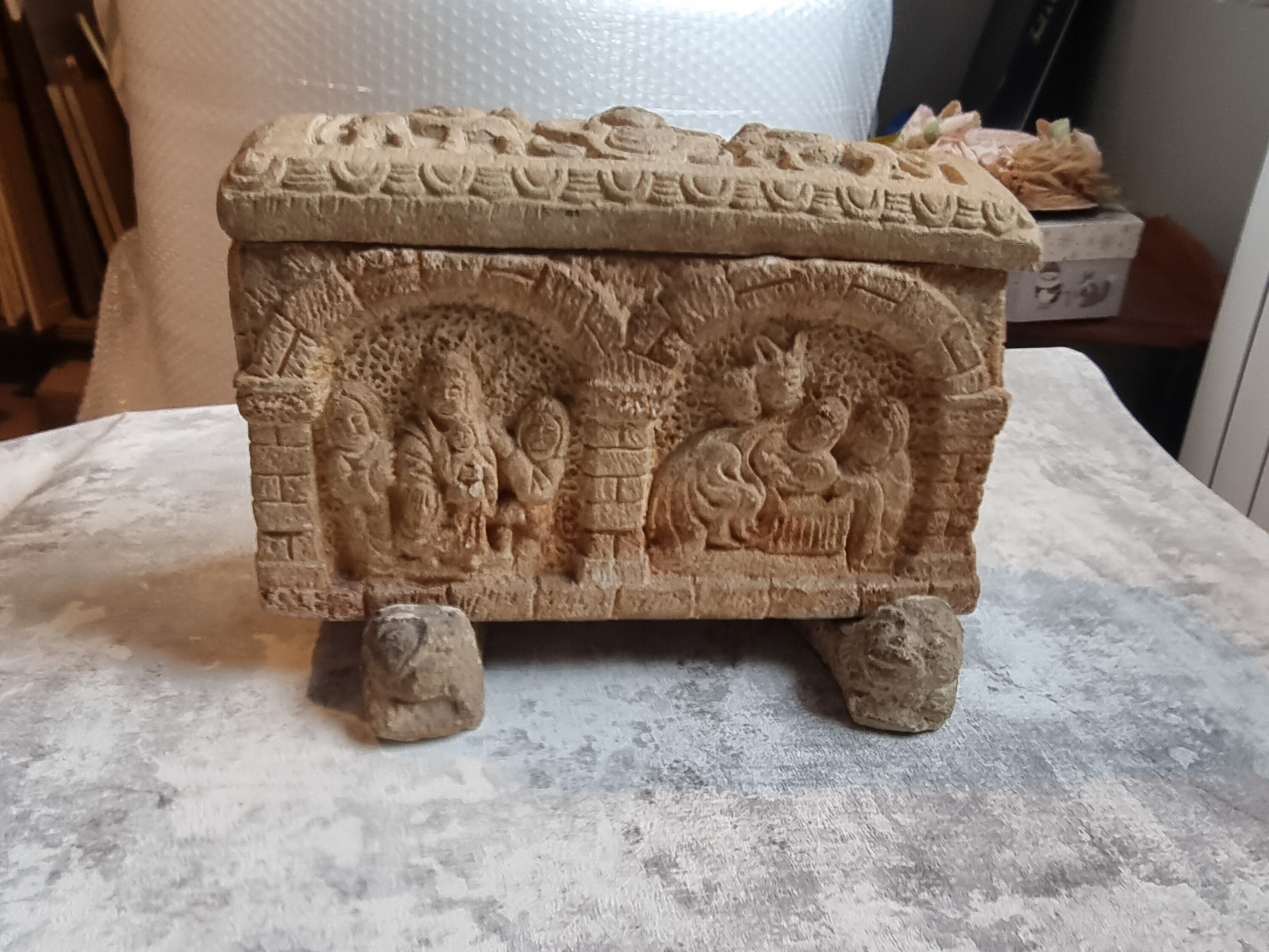 Vieille Urne Coffre Conteneur Scène Naissance Jésus Du Roman. Pierre Sculptée